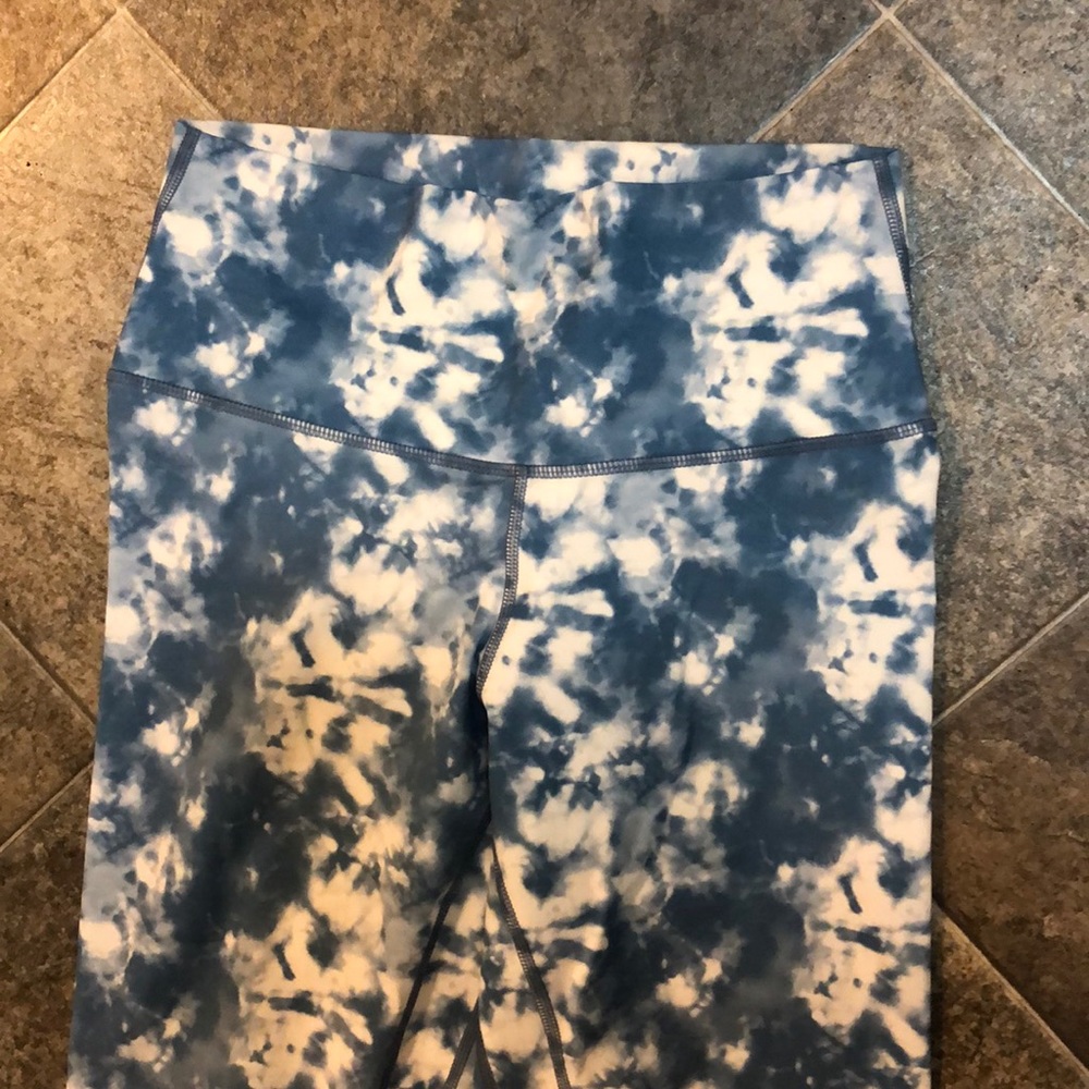 High waisted Blue Tie Dye 7/8 Leggings NWOT - Picture 8 of 13